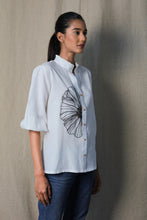 Load image into Gallery viewer, White big flower shirt