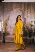Load image into Gallery viewer, Kesariya kurta