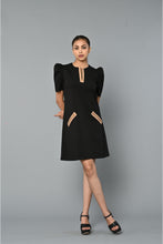 Load image into Gallery viewer, Black shift dress
