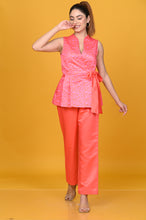 Load image into Gallery viewer, Pink n orange printed top
